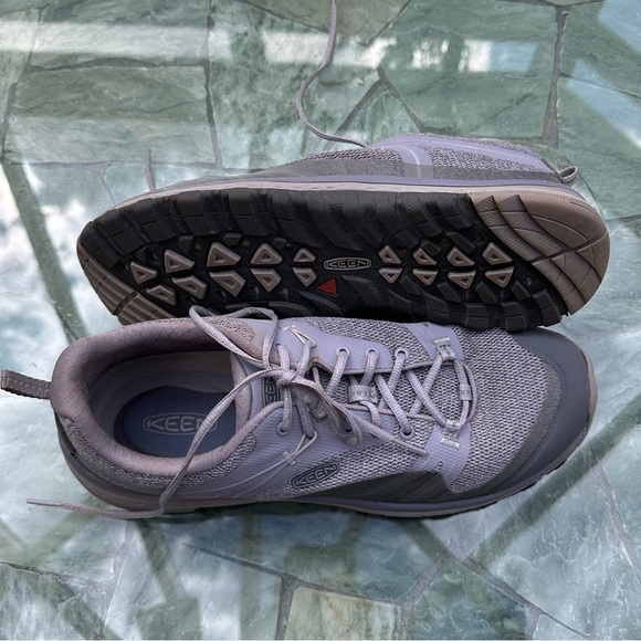 Women’s size 11 Keen hiking tennis shoes - Picture 3 of 8